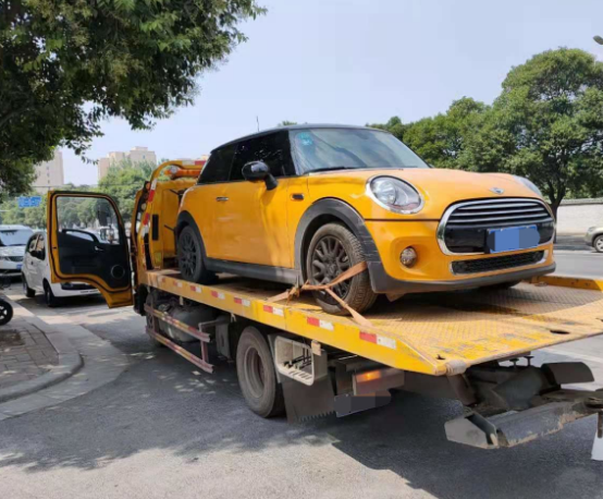 汽车抛锚别慌！专业道路救援，为您的出行保驾护航